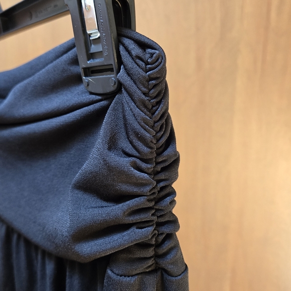 Classic Black Maxi Skirt - Size L - Picture 2 of 3